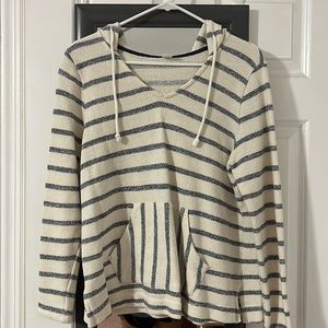 Light weight pullover